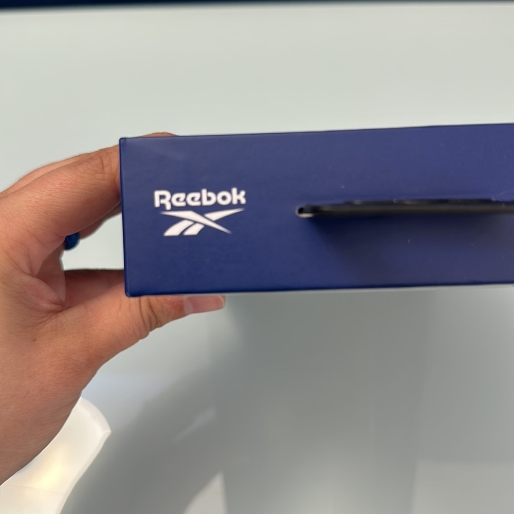 NWT Reebok Phone Case with Phone Stand - Picture 3 of 4